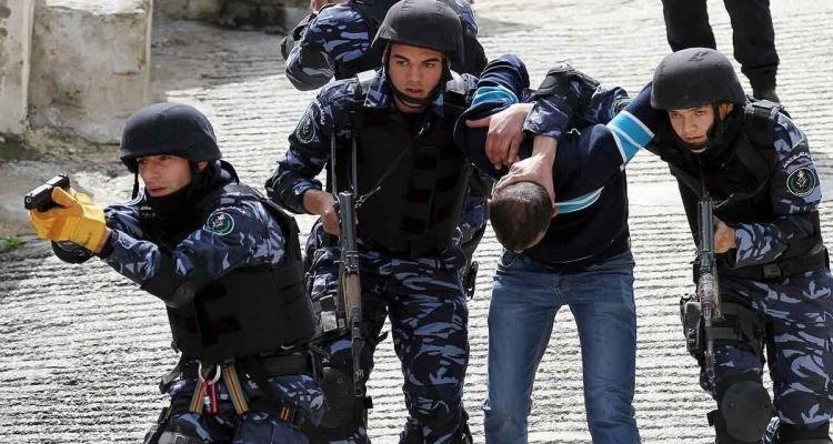 مؤسسات فلسطينية: 17500 حالة اعتقال بالضفة منذ بدء الحرب