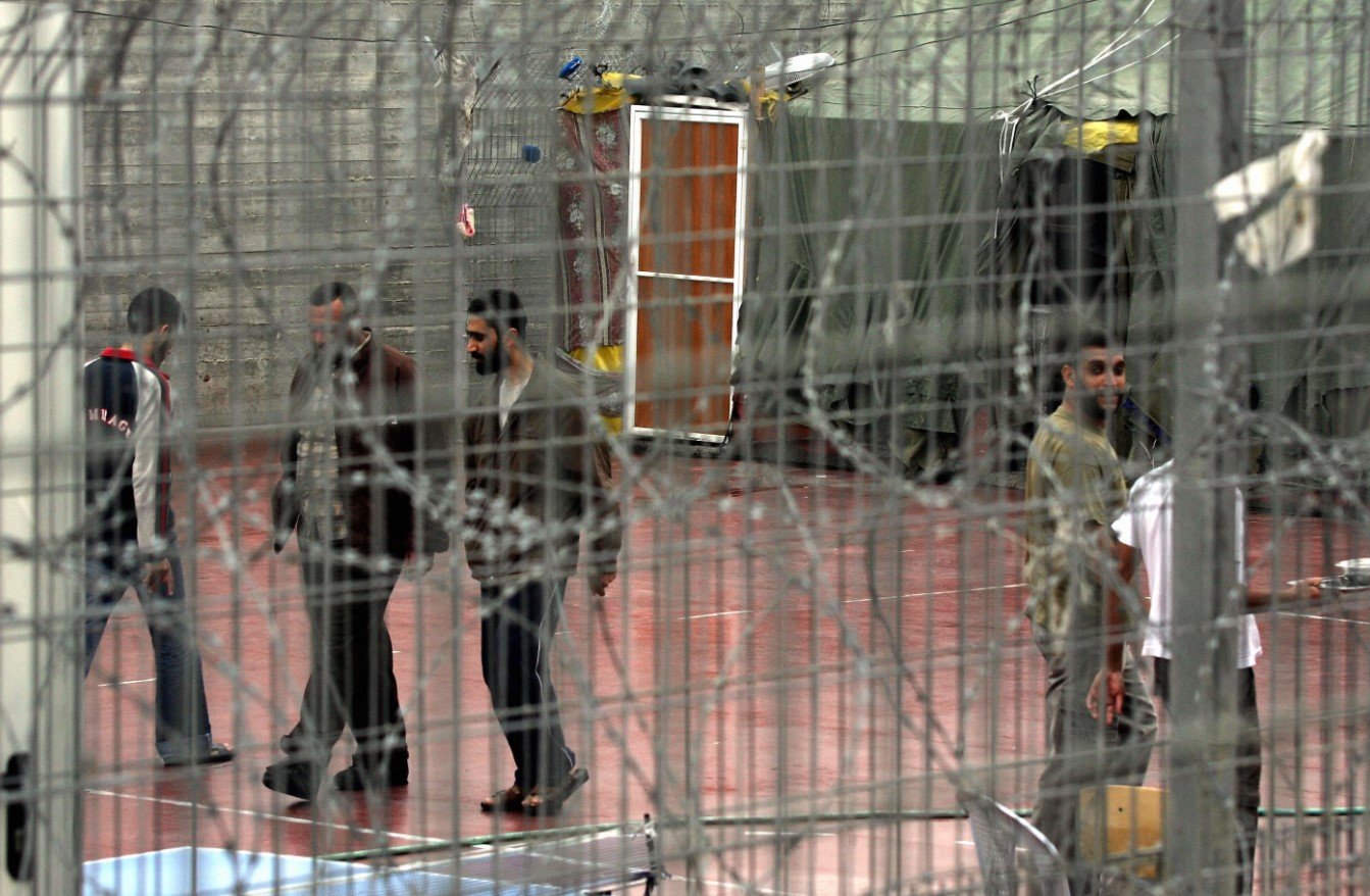 Israeli Repression Units Attack Palestinian Prisoners in Naqab