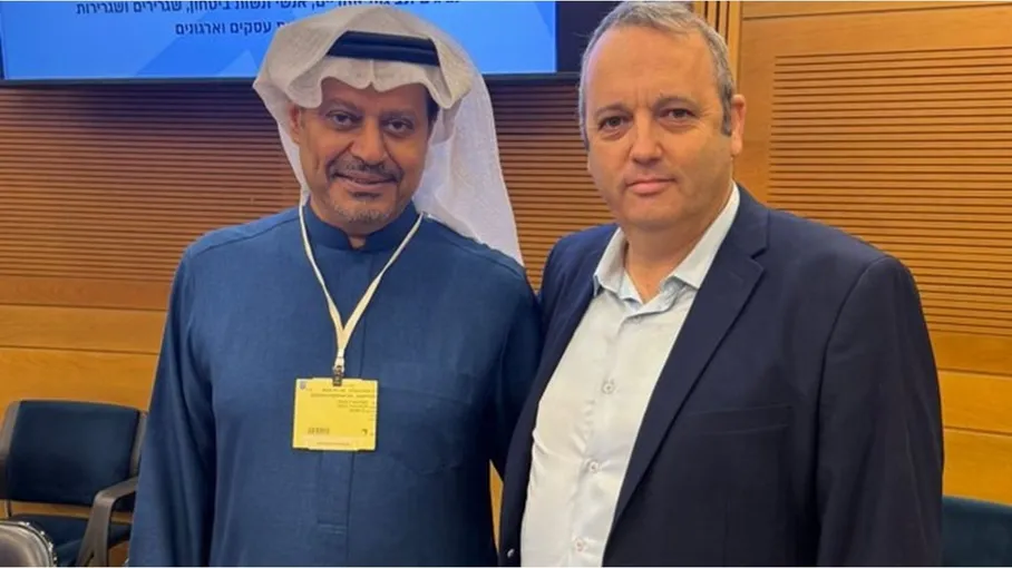 جدل واسع على صحفي سعودي يلقي كلمة داخل الكنيست الإسرائيلي