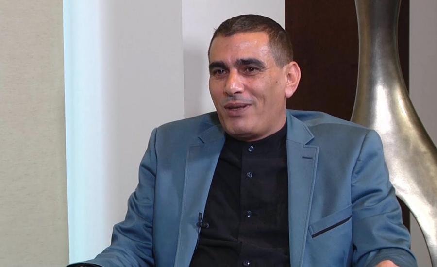 الاحتلال يحوّل الصحفي ناصر اللحام إلى محكمة عوفر بعد تمديد توقيفه