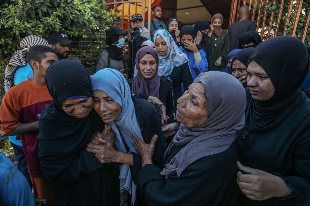 KHAN YUNIS, GAZA - AUGUST 2: Relatives of Palestinians, who lost their lives following the Israeli attacks on tents housing displaced people in the Asdaa area, mourn as the bodies are brought to Nasser Hospital for funeral process in Khan Yunis, Gaza on August 2, 2025. ( Abed Rahim Khatib - Anadolu Agency )