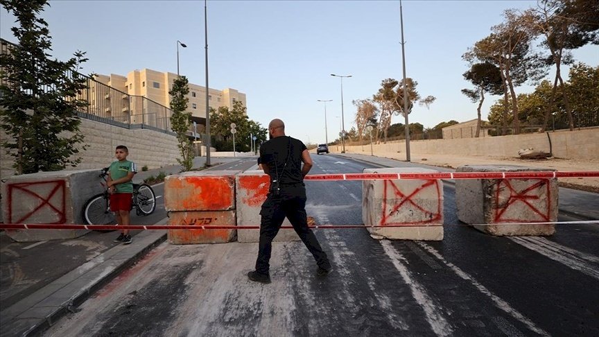 محافظة القدس: الاحتلال يعزل شمال غرب القدس بتصاريح “التماس” تمهيدا لضم صامت