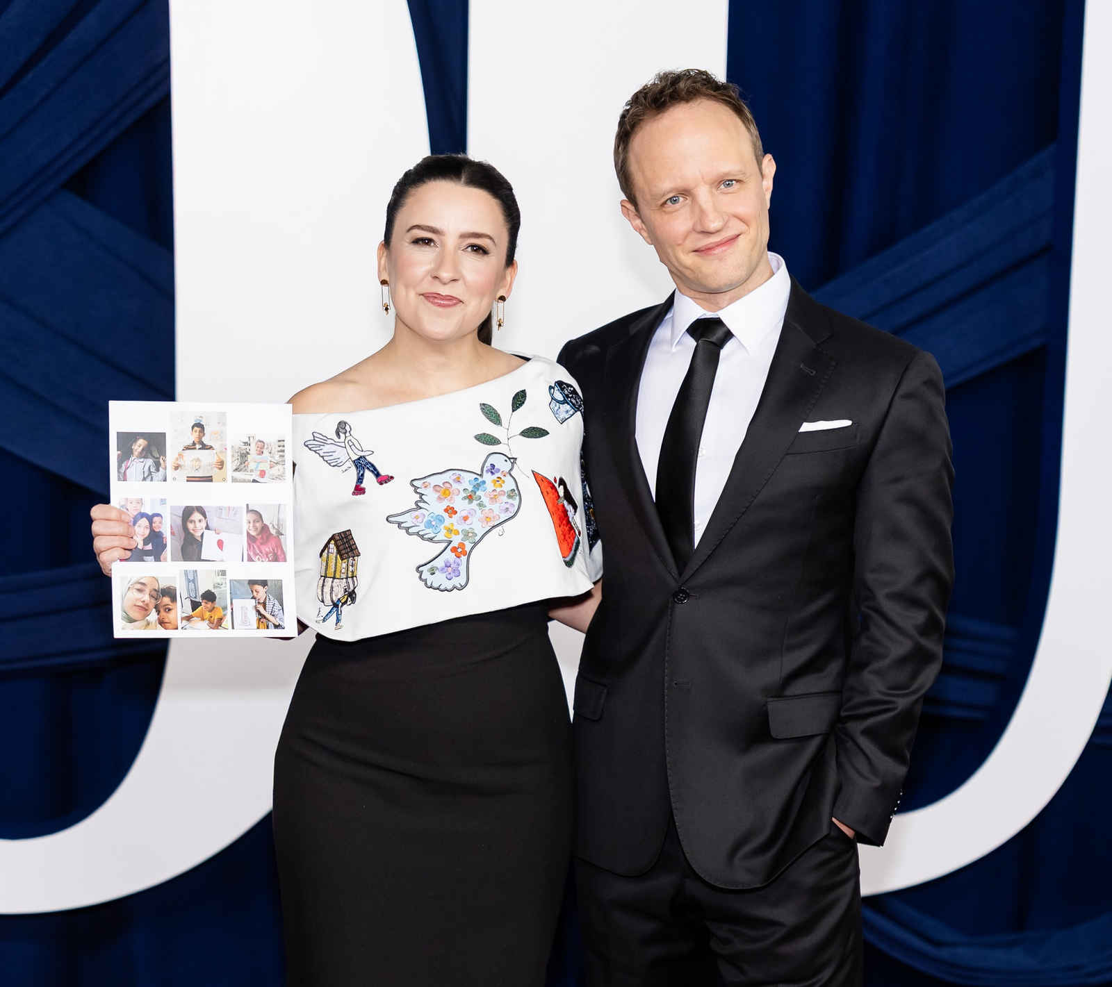 مس رايتشل تلغي اشتراكها لصحيفة “نيويورك تايمز” لانحيازها للاسرائيل