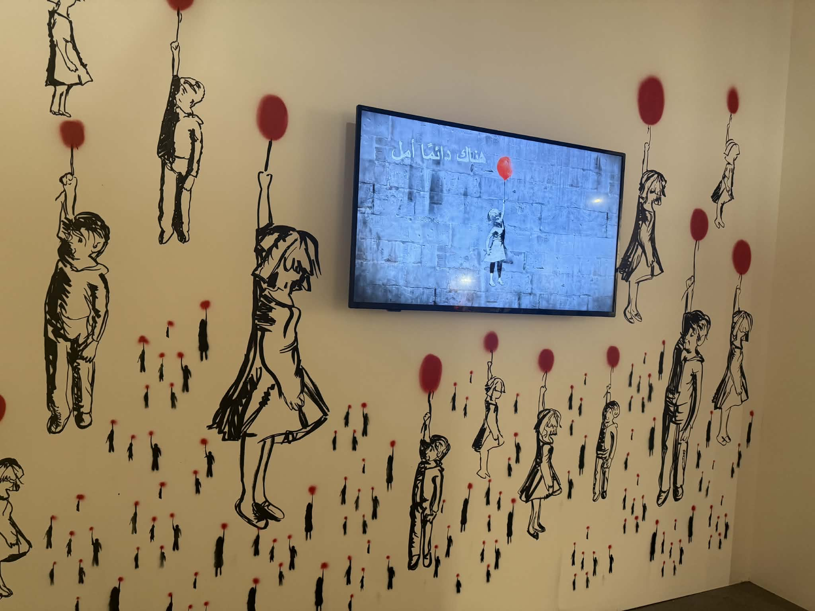 بانسكي في مدينة إدمونتون الكندية: بين الفن الأصلي والنسخ المطبوعة