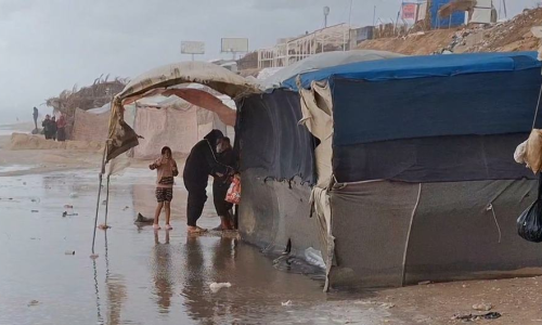 شتاء غزة يثقل كاهل سكانها ويضاعف معاناتهم