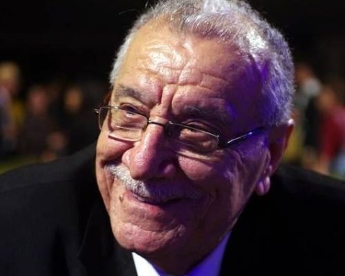 الناقد والروائي وليد ابو بكر لـ ”زيتون نيوز“: كنت من اقرب الاصدقاء لدرويش وكتابة الادب اصبحت نوعا من البحث عن المكانة الاجتماعية