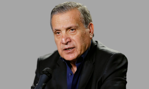 أبو ردينة: تسليم الدفعة الثالثة من السلاح الموجود داخل المخيمات الفلسطينية في بيروت للجيش اللبناني