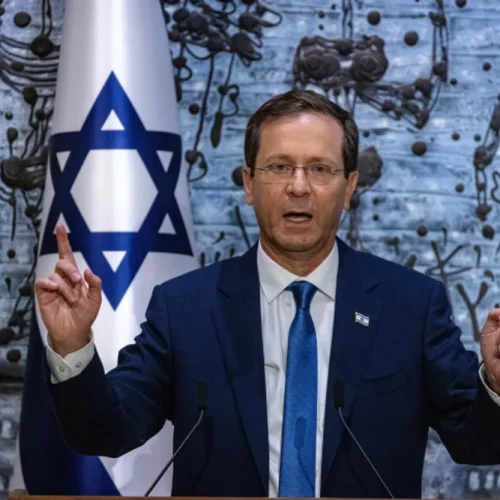 منظمة بريطانية ترفع دعوى قضائية لتوقيف الرئيس الإسرائيلي