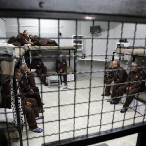 نادي الاسير الفلسطيني: الاحتلال يصعد التعذيب داخل السجون بأسلحة محرمة