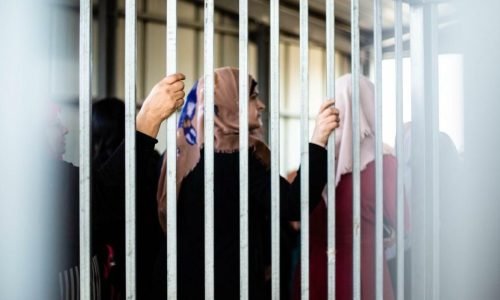 هيئة الأسرى: 53 أسيرة بينهن قاصرات وأمهات في سجون الاحتلال