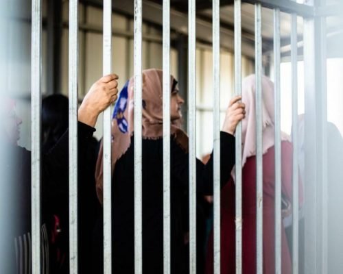 هيئة الأسرى: 53 أسيرة بينهن قاصرات وأمهات في سجون الاحتلال