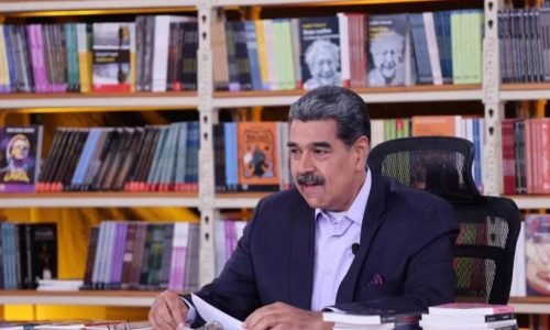 على هامش مهرجان الشعر الدولي: الرئيس الفنزويلي يؤكد مركزية القضية الفلسطينية