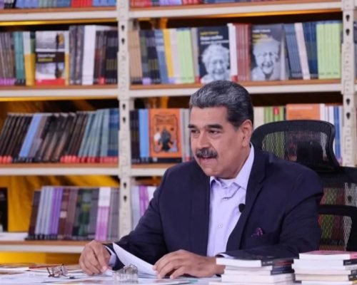 على هامش مهرجان الشعر الدولي: الرئيس الفنزويلي يؤكد مركزية القضية الفلسطينية