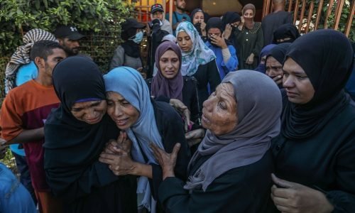 KHAN YUNIS, GAZA - AUGUST 2: Relatives of Palestinians, who lost their lives following the Israeli attacks on tents housing displaced people in the Asdaa area, mourn as the bodies are brought to Nasser Hospital for funeral process in Khan Yunis, Gaza on August 2, 2025. ( Abed Rahim Khatib - Anadolu Agency )
