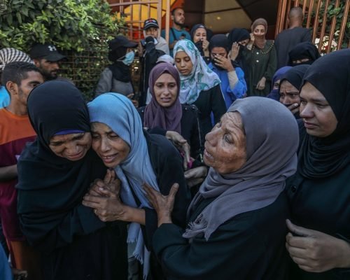 KHAN YUNIS, GAZA - AUGUST 2: Relatives of Palestinians, who lost their lives following the Israeli attacks on tents housing displaced people in the Asdaa area, mourn as the bodies are brought to Nasser Hospital for funeral process in Khan Yunis, Gaza on August 2, 2025. ( Abed Rahim Khatib - Anadolu Agency )