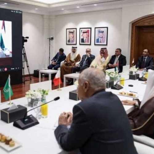 الرئيس الفلسطيني يجتمع مع اللجنة الوزارية العربية الإسلامية