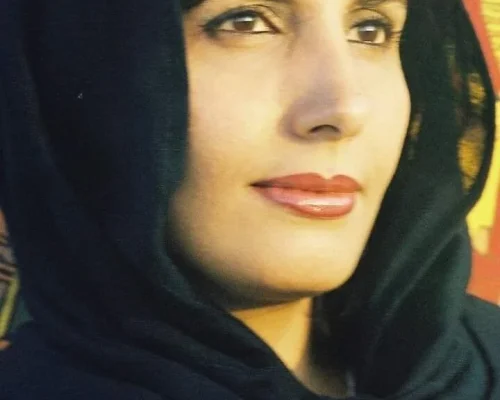 آمنة النصيري: حضور فكري وتجربة فنية عززتها إرادة قوية