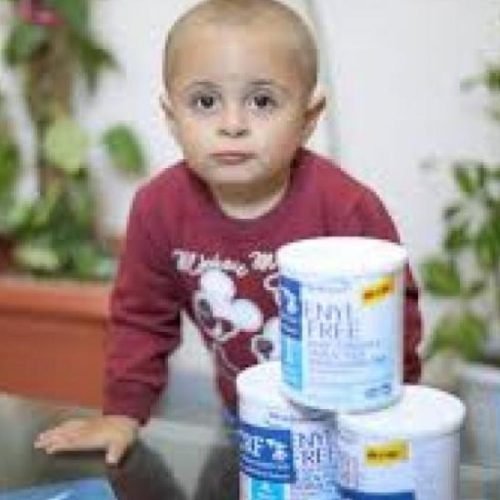 UNRWA: Milk shortage threatens the lives of 8,500 infants in Gaza