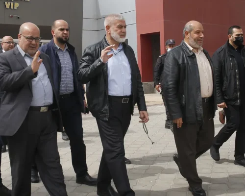 وفد من حماس يصل مصر لبحث لبحث وقف إطلاق النار وملف الأسرى