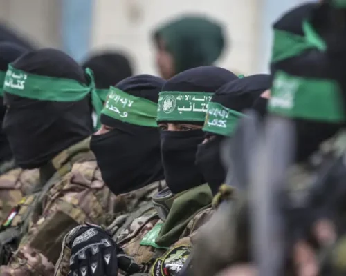 حماس على حافة الانهيار: شهادة ضابط سابق تكشف تفكك البنية الأمنية وانتشار الفوضى في غزة