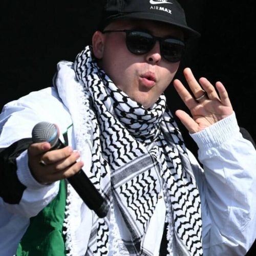 الهتاف لفلسطين يطغى على محاكمة مغني الراب مو شارا في لندن