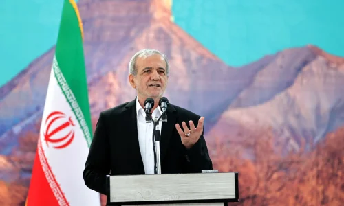 الرئيس الإيراني: سنعيد بناء المنشآت النووية إذا دمرت