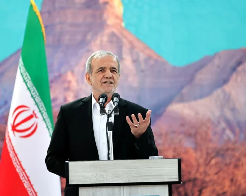 الرئيس الإيراني: سنعيد بناء المنشآت النووية إذا دمرت