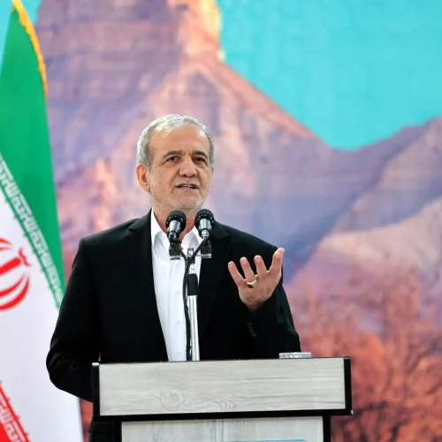 الرئيس الإيراني: سنعيد بناء المنشآت النووية إذا دمرت