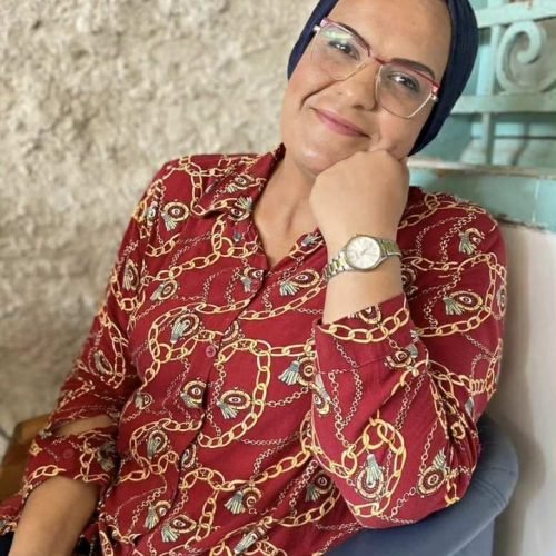 الشاعرة الغزاوية فداء زياد: أكتب حتى انجو