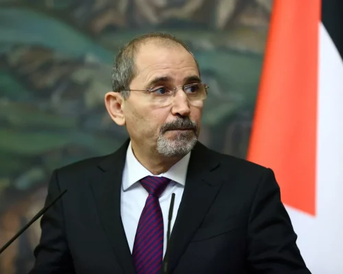 الصفدي: على حماس تسليم أسلحتها والأردن لن ينشر قوات في قطاع غزة