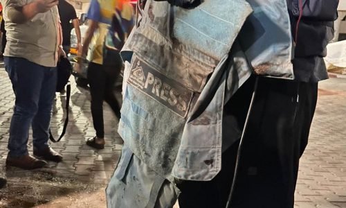 خطوة غير مسبوقة: 200 وسيلة إعلامية تعلن الصمت احتجاجاً على قتل صحفيي غزة