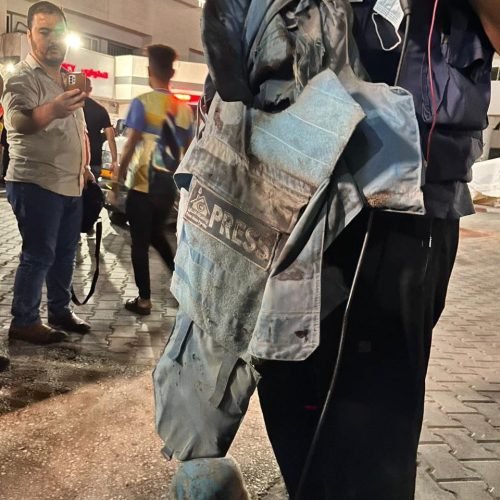 خطوة غير مسبوقة: 200 وسيلة إعلامية تعلن الصمت احتجاجاً على قتل صحفيي غزة