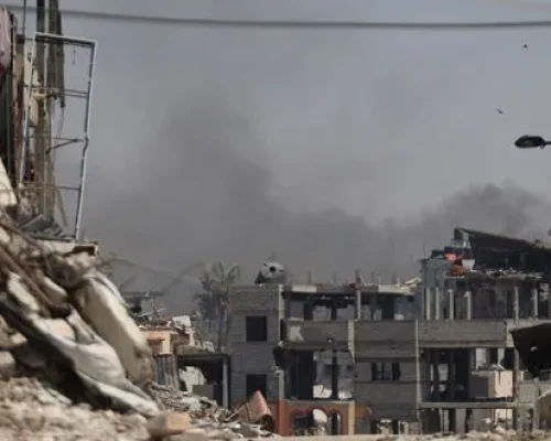 مجزرة جديدة: 18 شهيدا في غارة إسرائيلية على مقهى بمخيم طولكرم