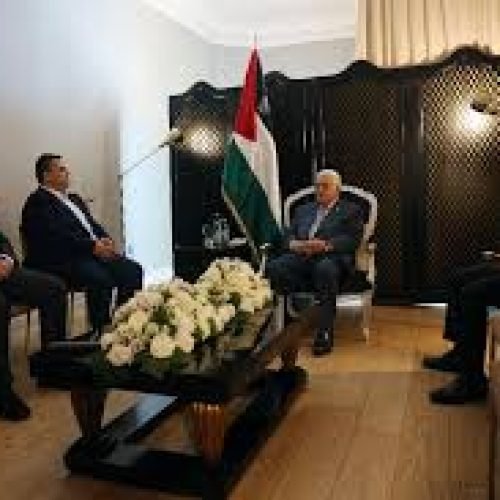 عباس يلتقي نجلي الشهيد إسماعيل هنية