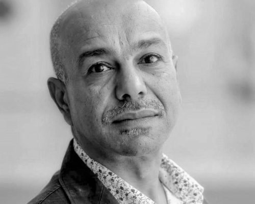 كتابة بالخيط والإبرة