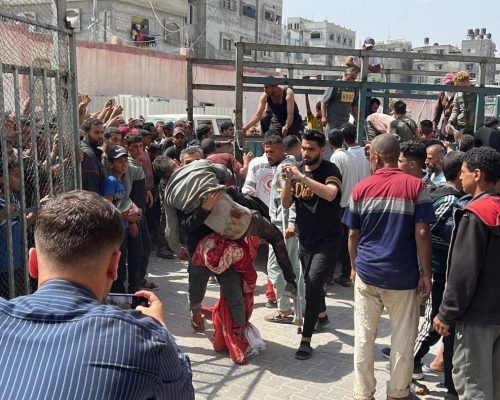أكثر من 60 شهيدا ونحو 200 مصاب في مجزرتين بحق منتظري المساعدات بخان يونس ورفح
