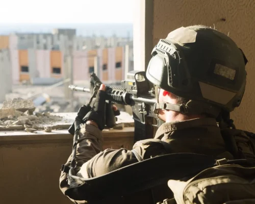 Haaretz: Sniper in the “Nahal” Brigade Kills Dozens of Palestinian Civilians Daily