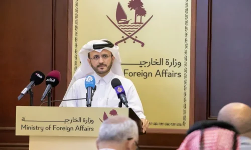 مستشار رئيس وزراء قطر يتحدث عن توسط الدوحة بين إيران وأمريكا واتفاق محتمل بين إسرائيل وحماس