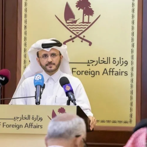 مستشار رئيس وزراء قطر يتحدث عن توسط الدوحة بين إيران وأمريكا واتفاق محتمل بين إسرائيل وحماس