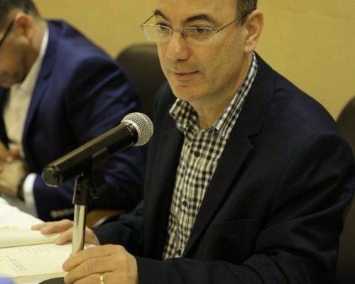 الحرّية التي تتكلّم بيننا