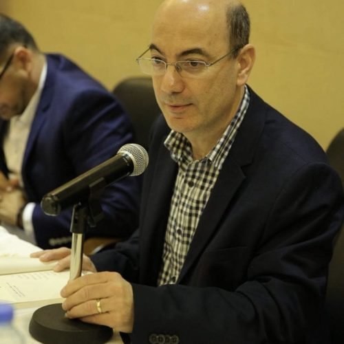 الحرّية التي تتكلّم بيننا