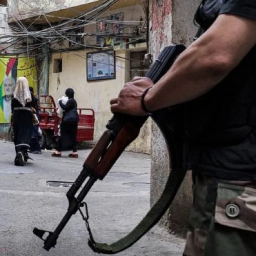 أبو ردينة: البدء بتسليم السلاح الموجود داخل المخيمات الفلسطينية في لبنان للجيش اللبناني