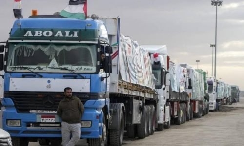 شاحنات مساعدات تدخل غزة غدا وسط تأمين شعبي تنظمه العشائر