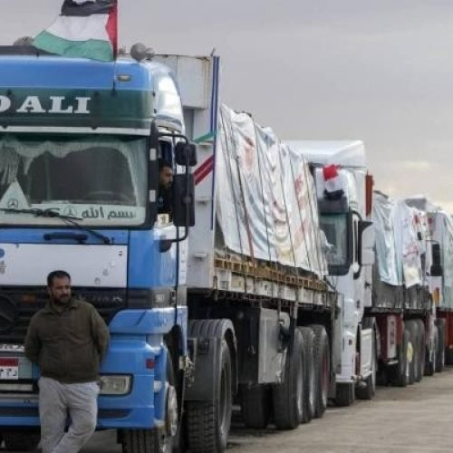 شاحنات مساعدات تدخل غزة غدا وسط تأمين شعبي تنظمه العشائر