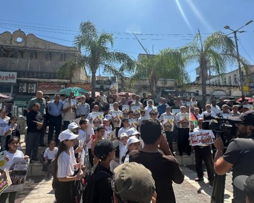 وقفات إسنادا للأسرى وقادة الحركة الأسيرة في عدة محافظات في الضفة الغربية