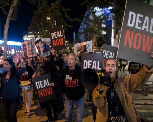 عائلات الأسرى الاسرائيليين: تصريحات نتنياهو بداية محاولة لإفشال الصفقة