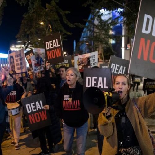 عائلات الأسرى الاسرائيليين: تصريحات نتنياهو بداية محاولة لإفشال الصفقة